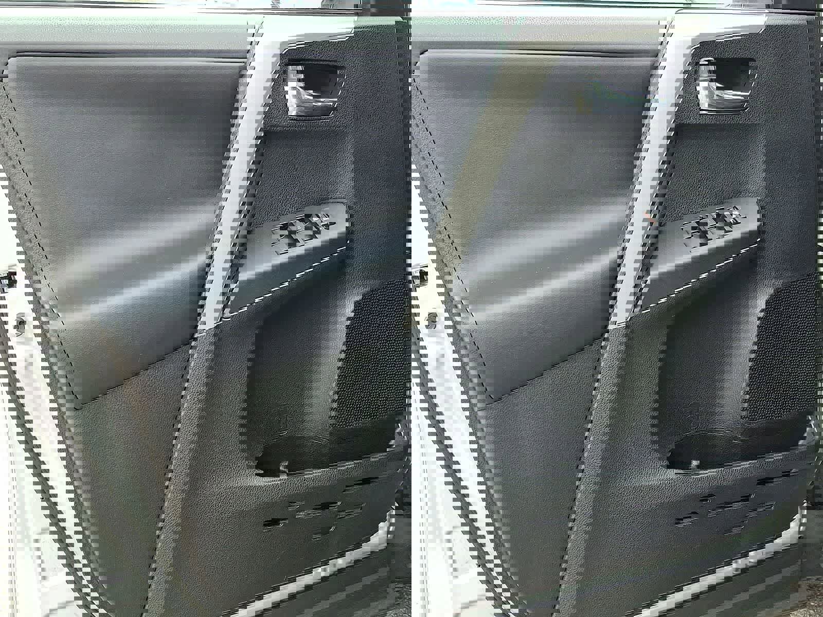 Used 2018 Toyota RAV4 XLE AWD/4WD image 28