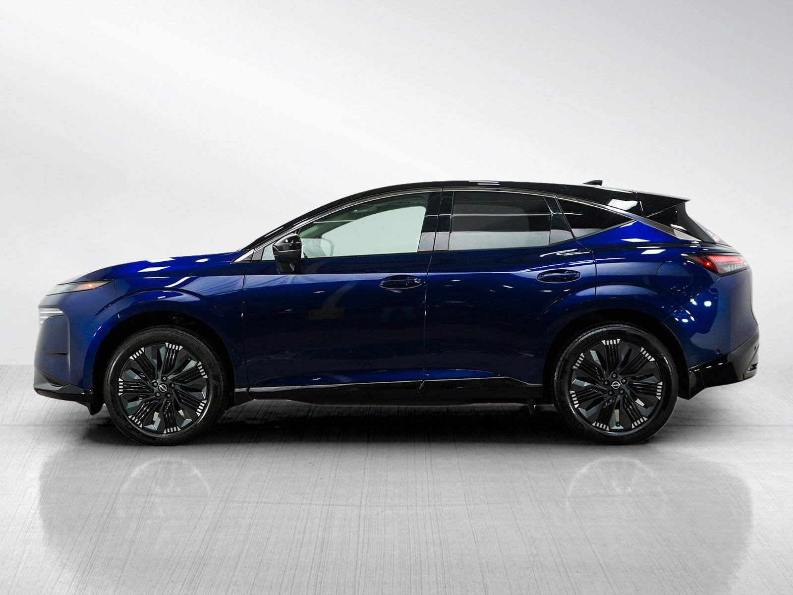 Used 2025 Nissan Murano Platinum w/ Cargo Package AWD/4WD image 2