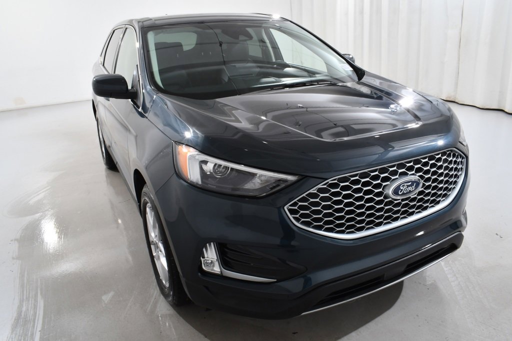 Used 2024 Ford Edge SEL w/ Convenience Package image 4
