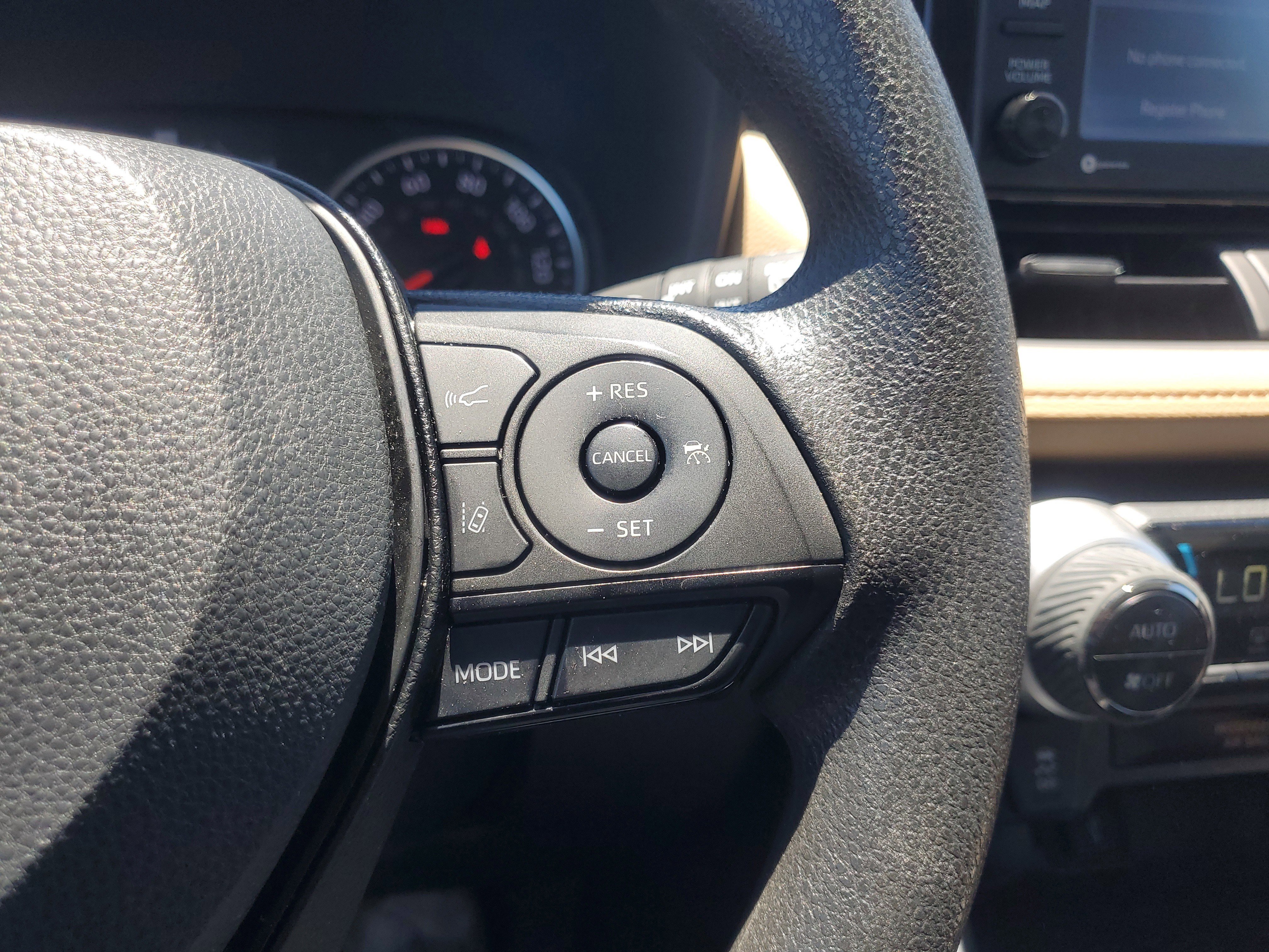 Used 2022 Toyota RAV4 XLE w/ Convenience Package FWD image 23