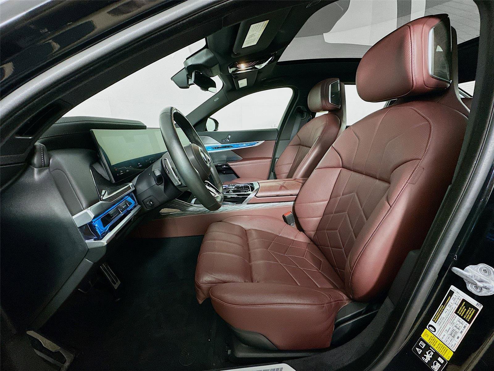 Used 2023 BMW 760i xDrive image 22