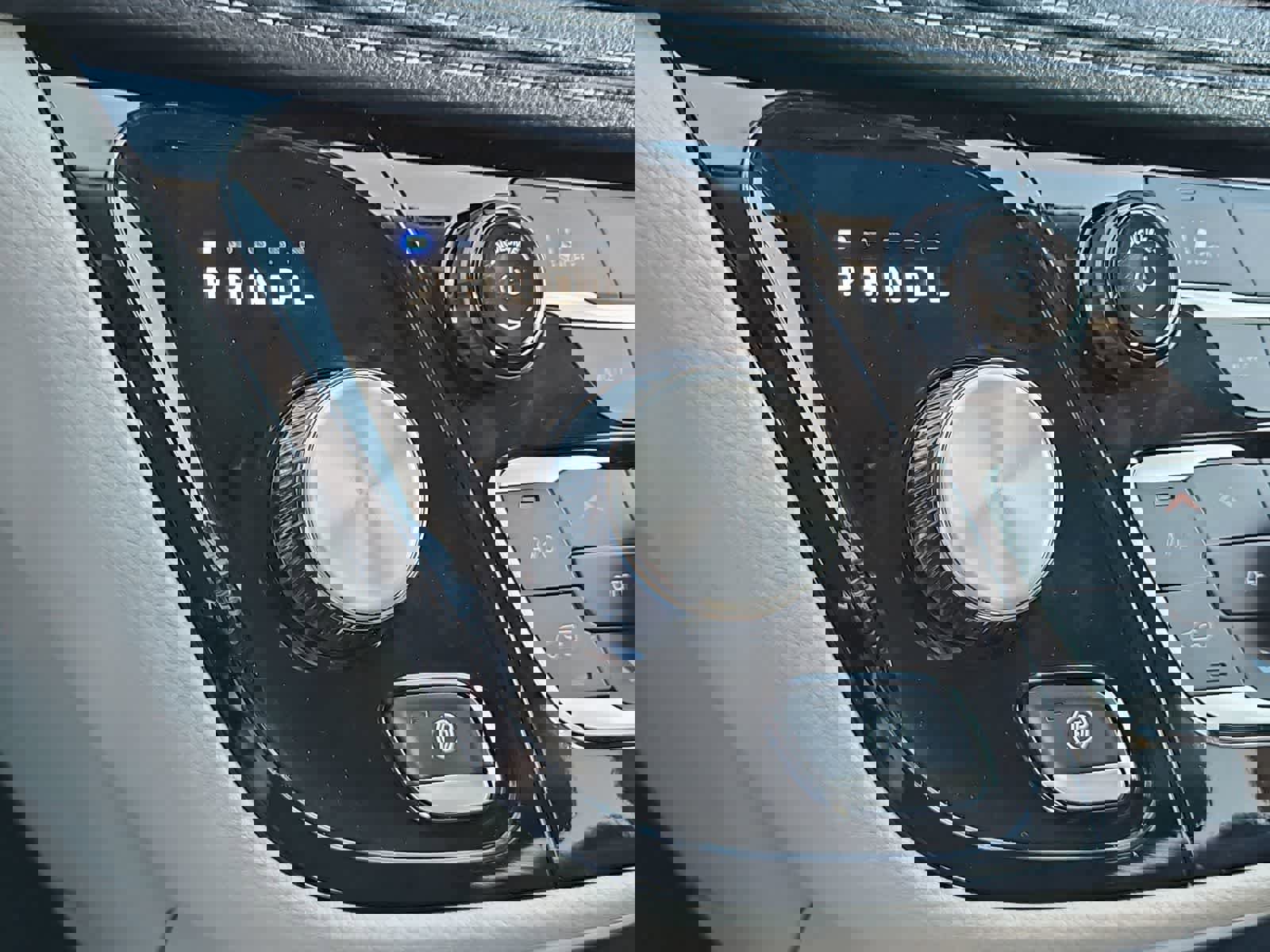 Used 2023 Chrysler Pacifica Touring-L image 32