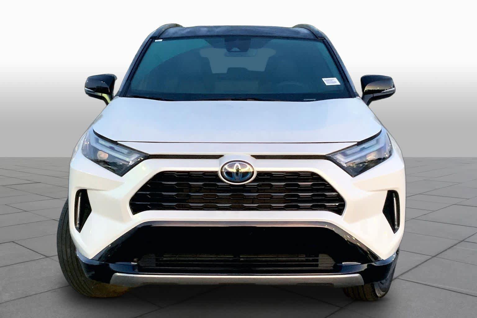Used 2024 Toyota RAV4 XSE AWD/4WD image 4