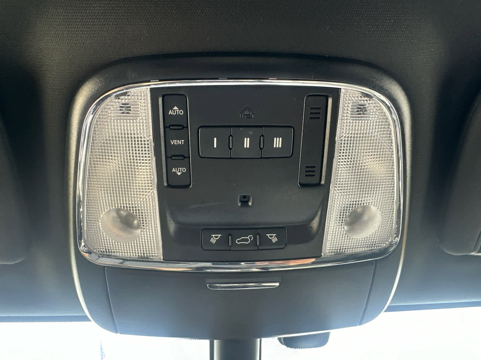 Used 2019 Jeep Grand Cherokee Limited image 34