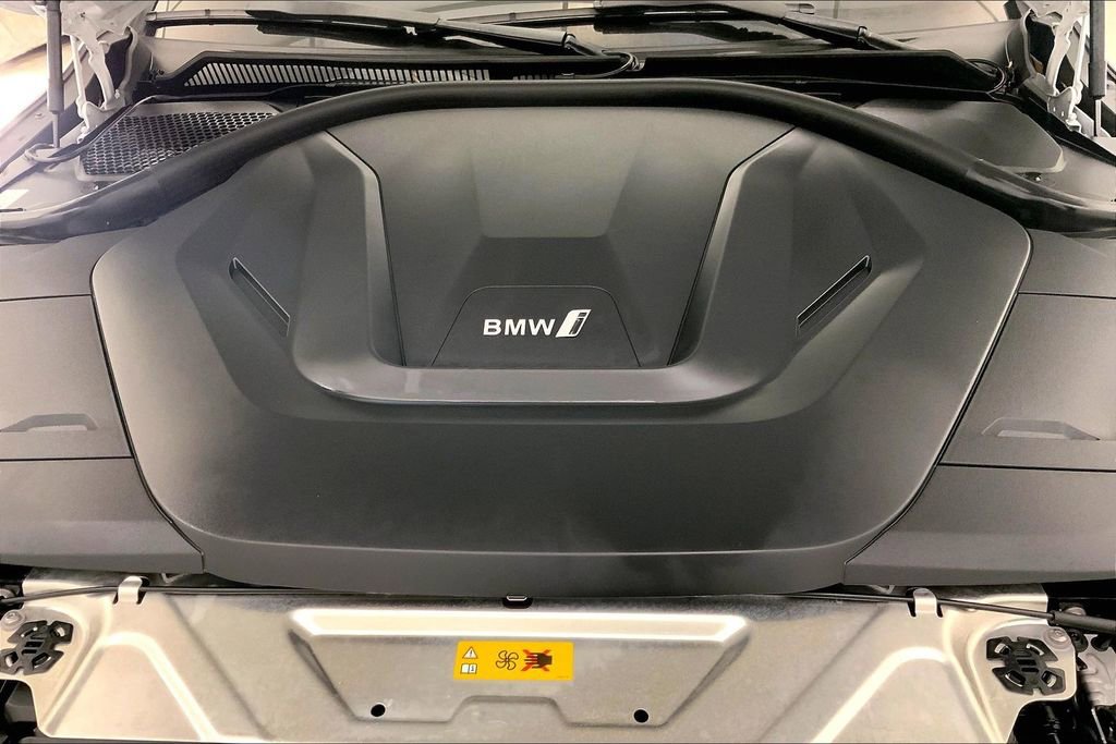 Certified 2023 BMW i4 eDrive40 w/ M Sport Package RWD image 9