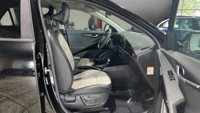 Used 2024 Kia Niro SX Touring FWD image 3