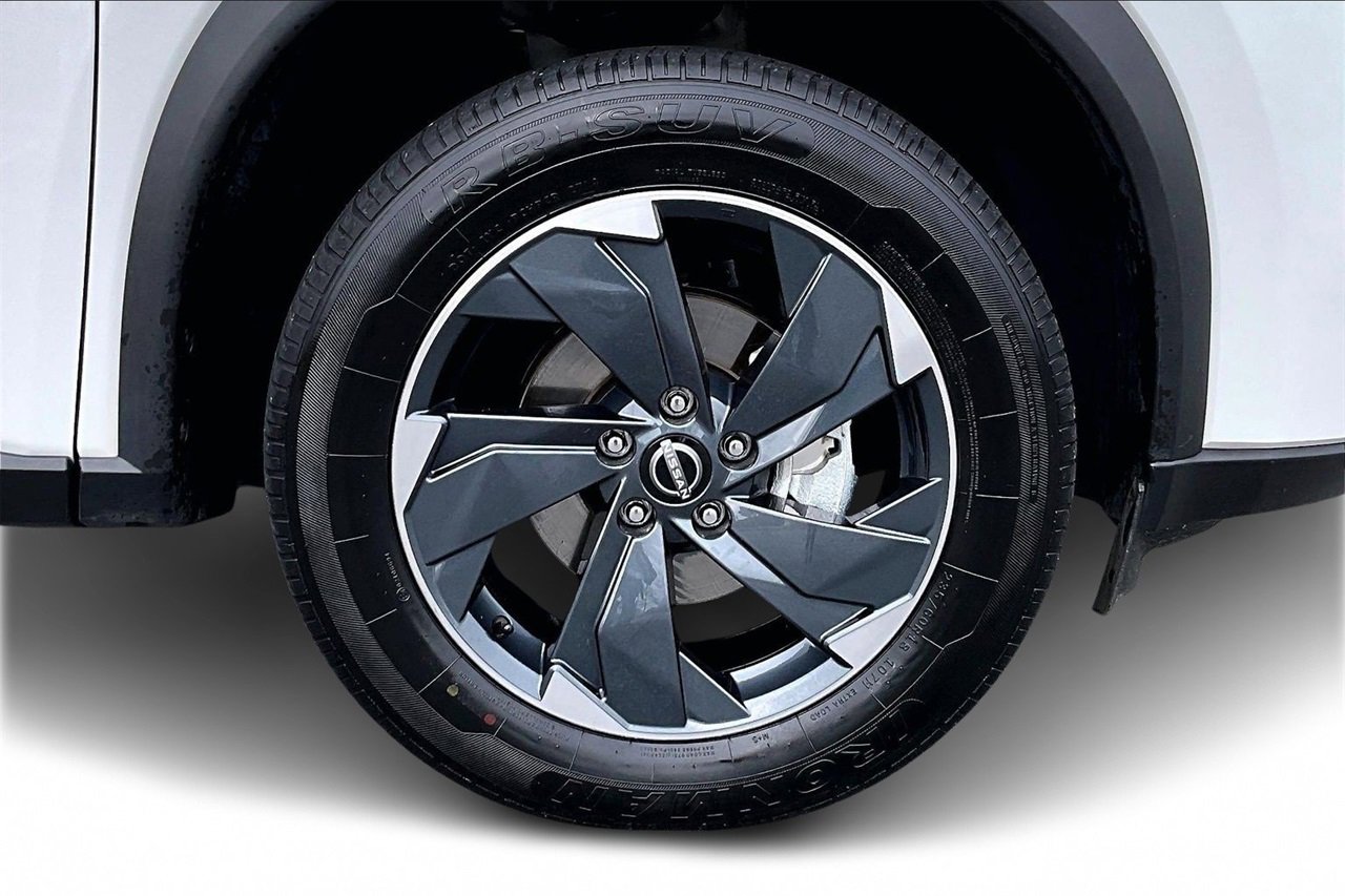 Used 2024 Nissan Rogue SV image 31