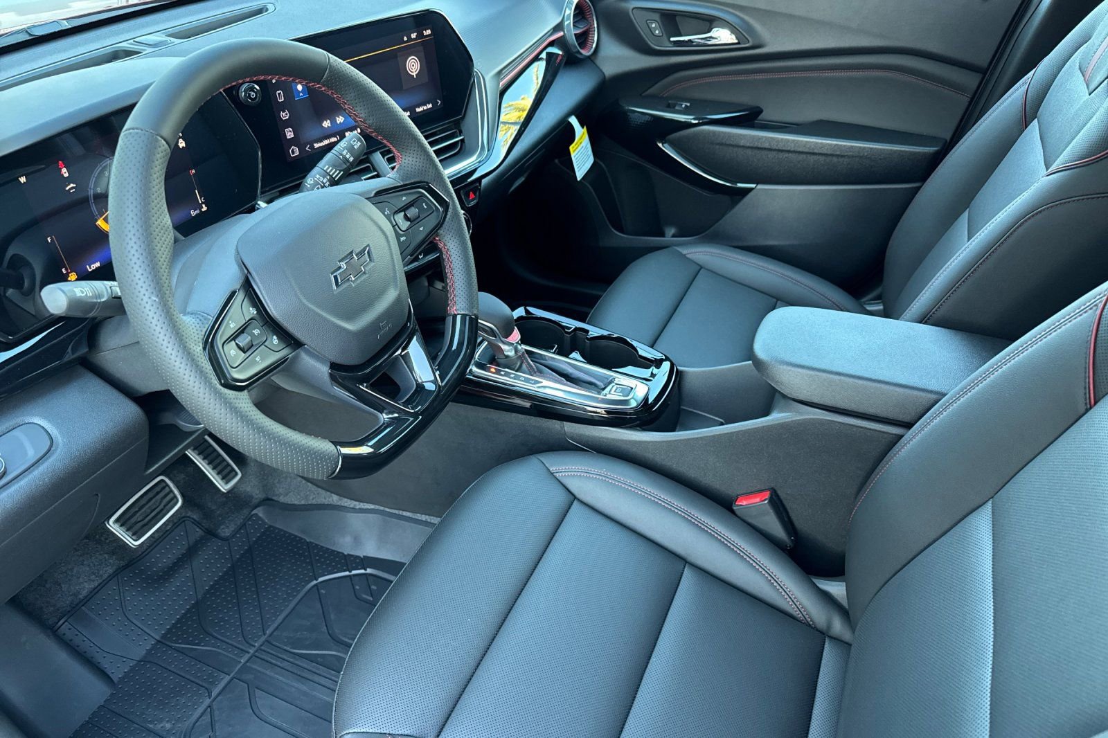 New 2026 Chevrolet Trax RS w/ Sunroof Package image 9