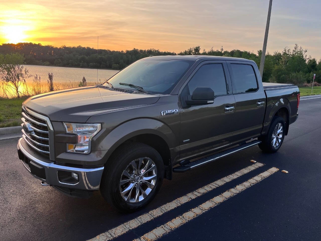 Used 2015 Ford F150 XLT w/ Equipment Group 302A Luxury AWD/4WD image 2