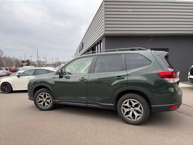 Used 2023 Subaru Forester Premium image 8