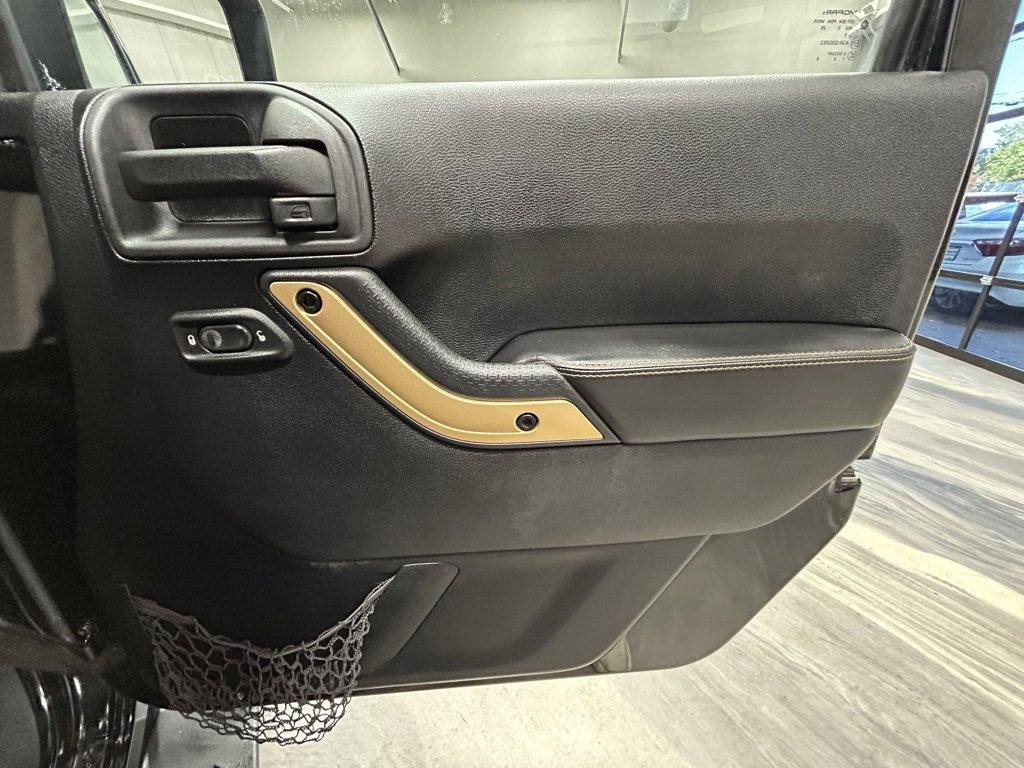 Used 2014 Jeep Wrangler Unlimited Sahara image 33