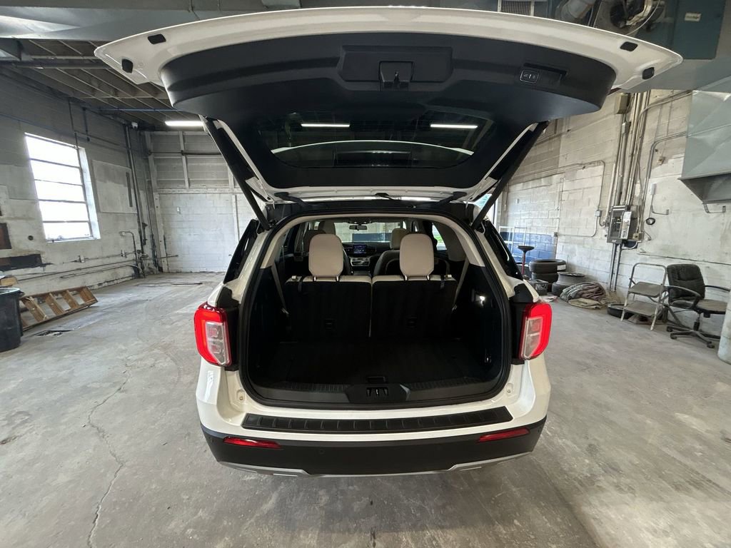 Used 2023 Ford Explorer XLT w/ Equipment Group 202A image 25