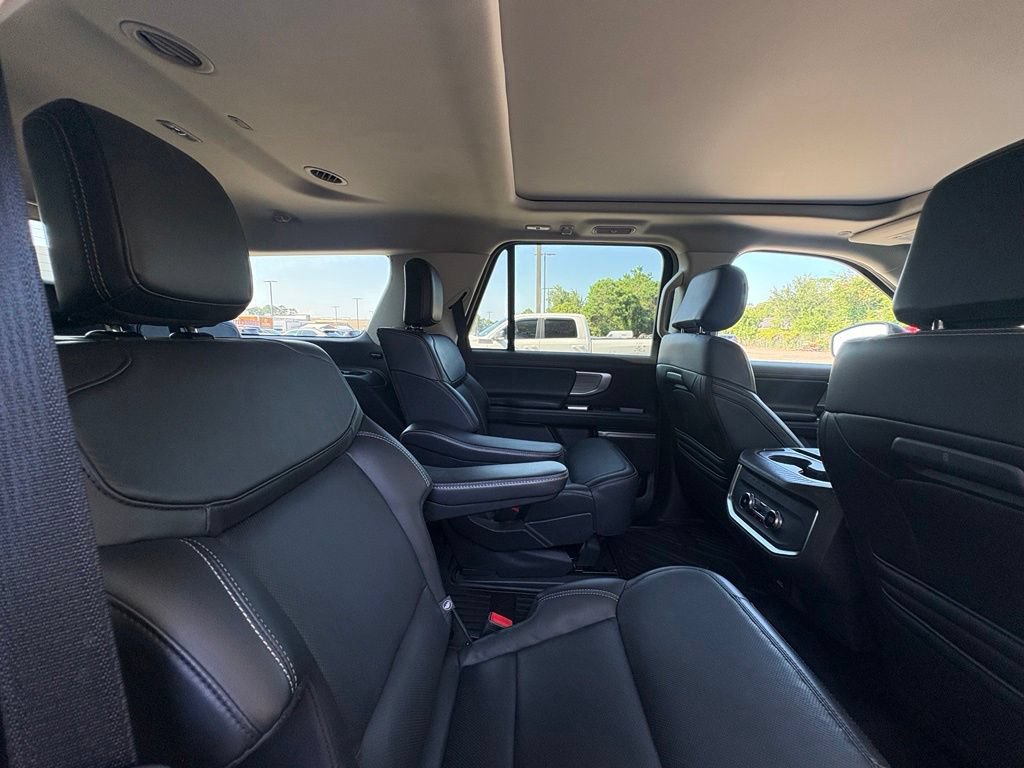 Used 2025 Ford Expedition Platinum AWD/4WD image 11