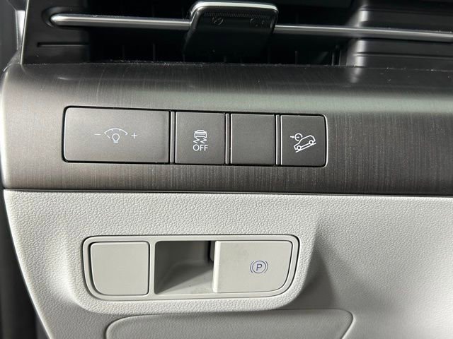 Used 2025 Hyundai Kona SEL image 17