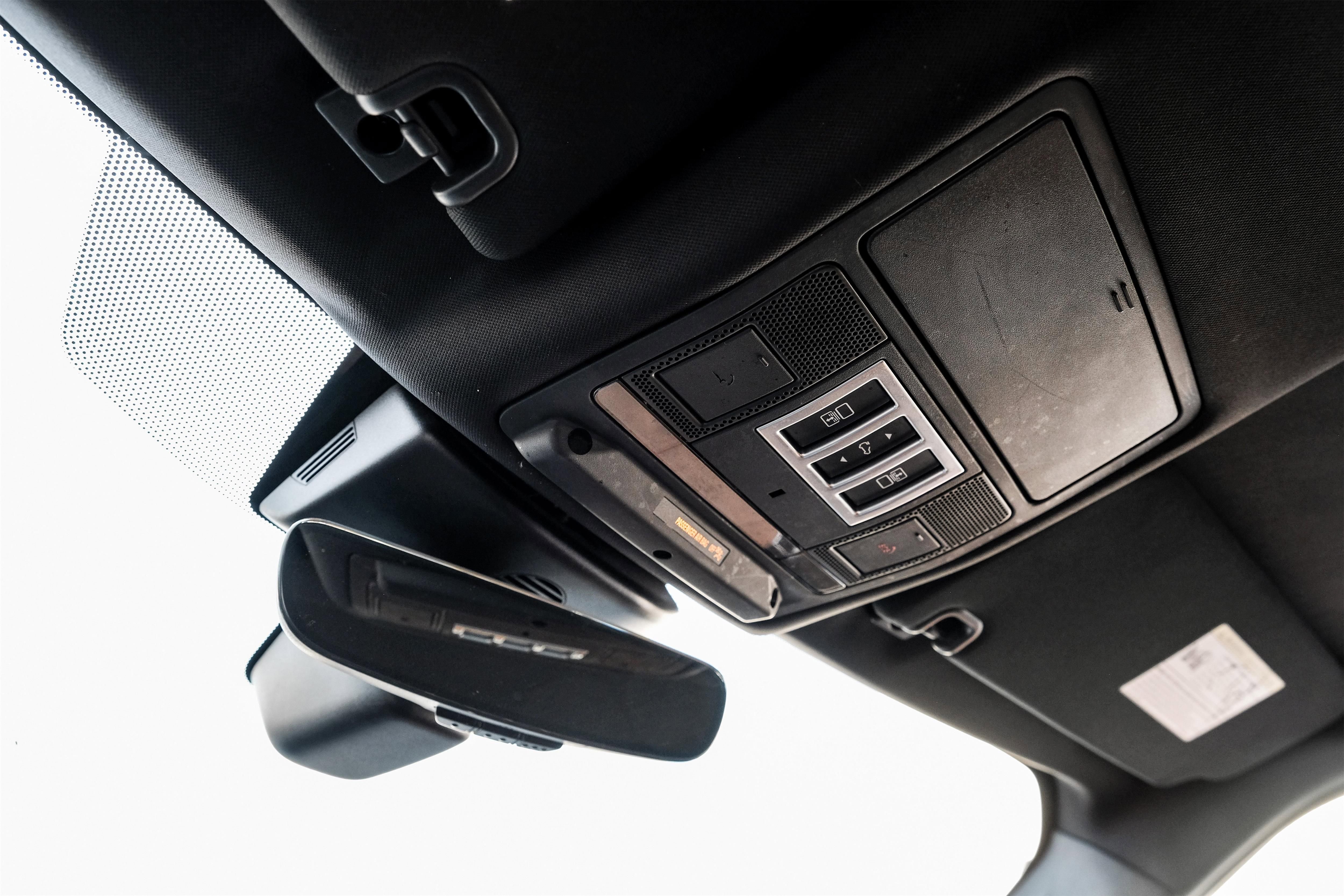 Used 2020 Land Rover Discovery HSE Luxury image 27