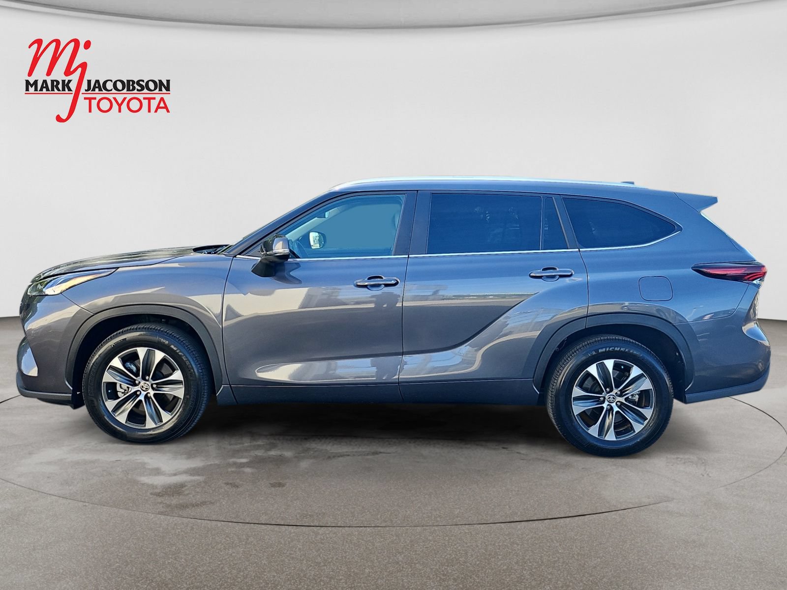Used 2025 Toyota Highlander XLE FWD image 15