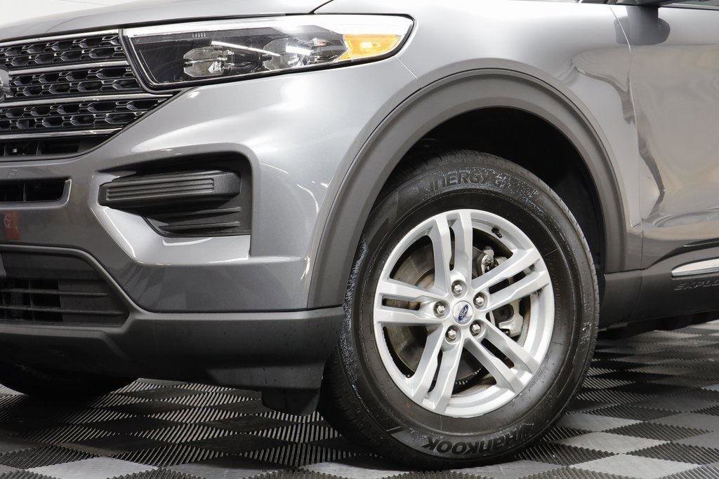 Used 2024 Ford Explorer XLT image 3