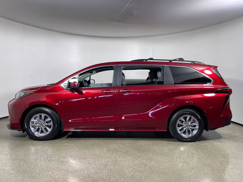 New 2026 Toyota Sienna XLE FWD image 6