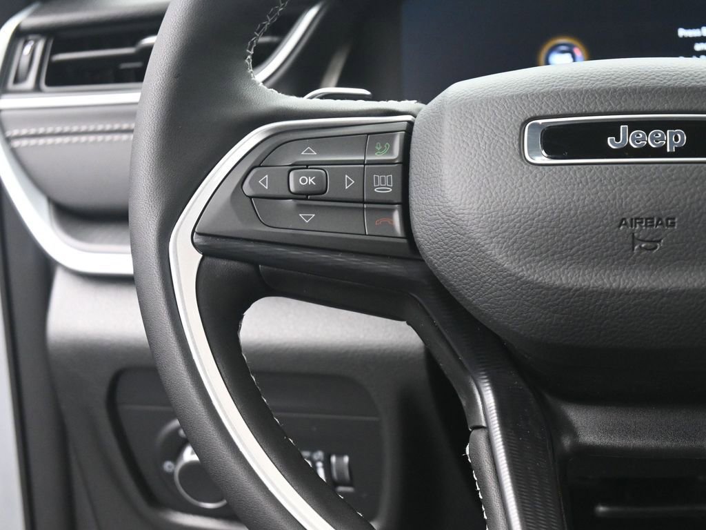 New 2025 Jeep Grand Cherokee L Laredo w/ Luxury Tech Group I image 32