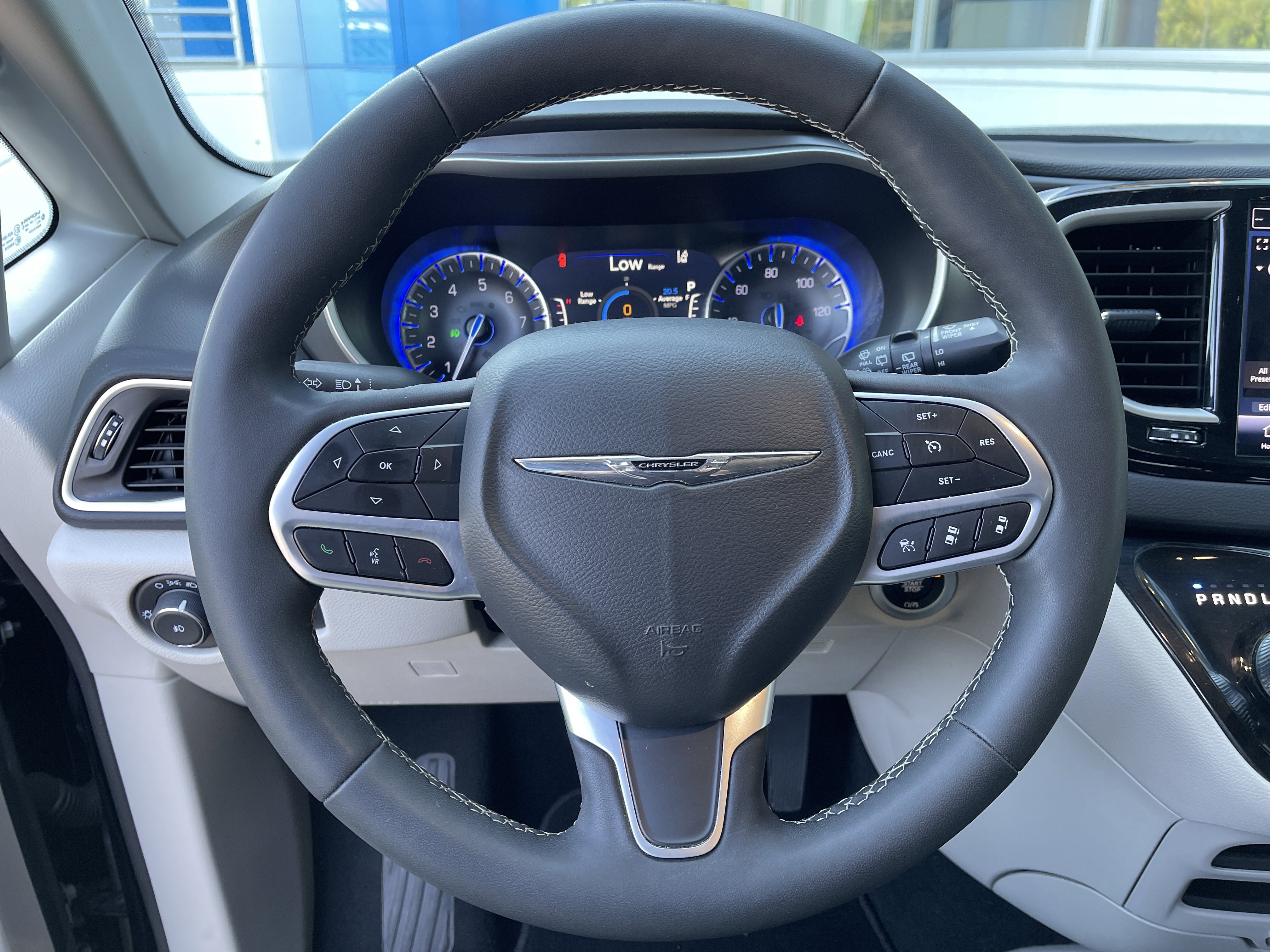 Used 2024 Chrysler Pacifica Touring-L image 22