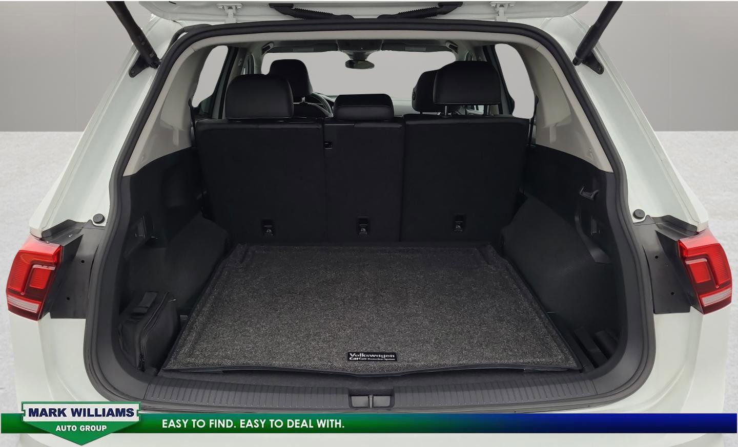 Used 2024 Volkswagen Tiguan SE image 25