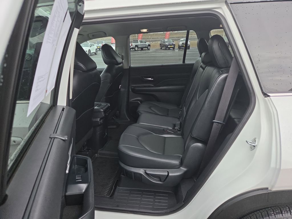 Used 2024 Toyota Grand Highlander XLE image 23