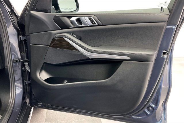 Used 2021 BMW X5 xDrive40i w/ Convenience Package image 26