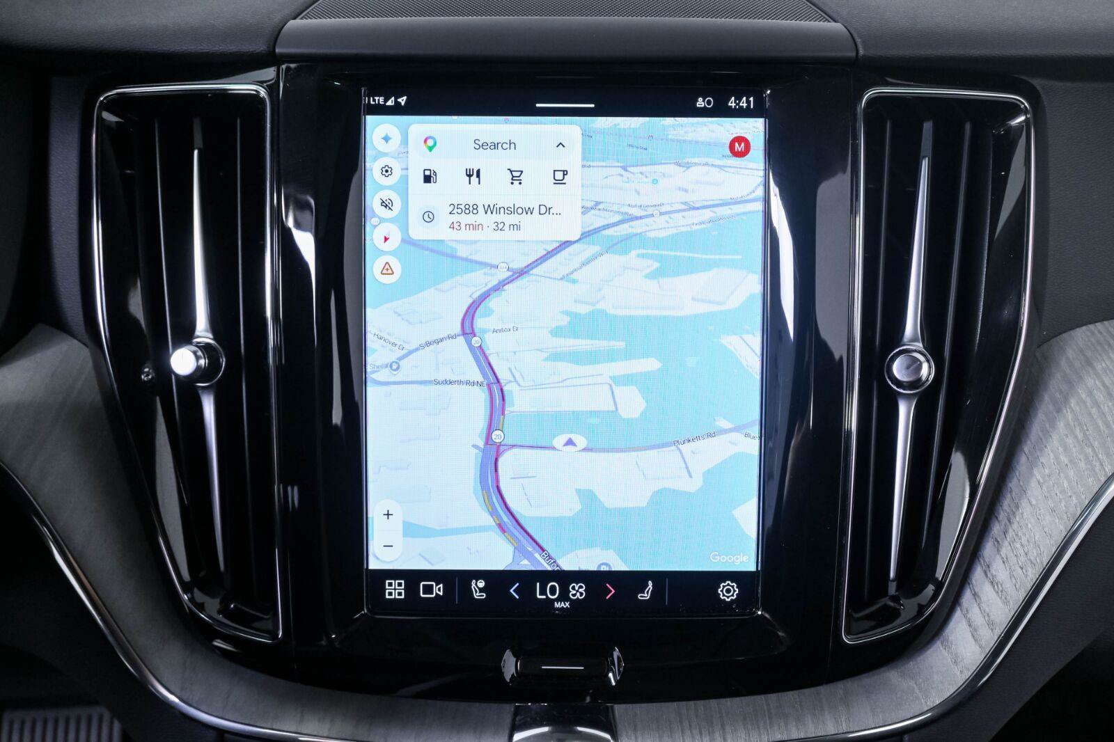 Certified 2025 Volvo XC60 B5 Plus w/ Protection Package Premier AWD/4WD image 14