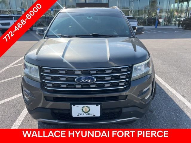 Used 2017 Ford Explorer XLT image 2