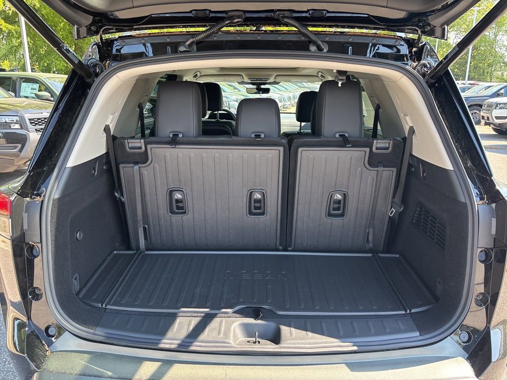 New 2026 Nissan Pathfinder Platinum image 17