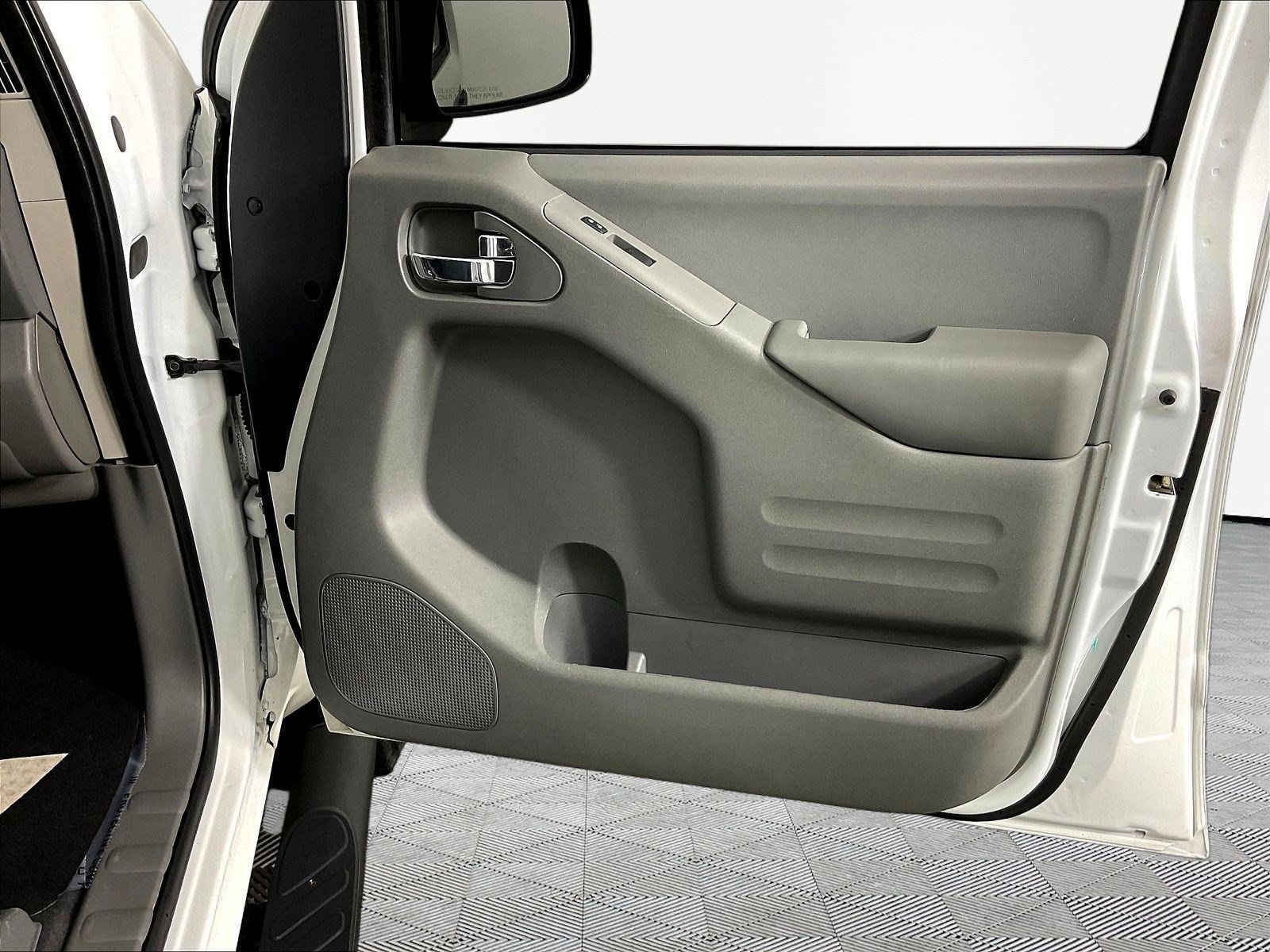 Certified 2021 Nissan Frontier SV w/ Midnight Edition Floor Mats AWD/4WD image 28