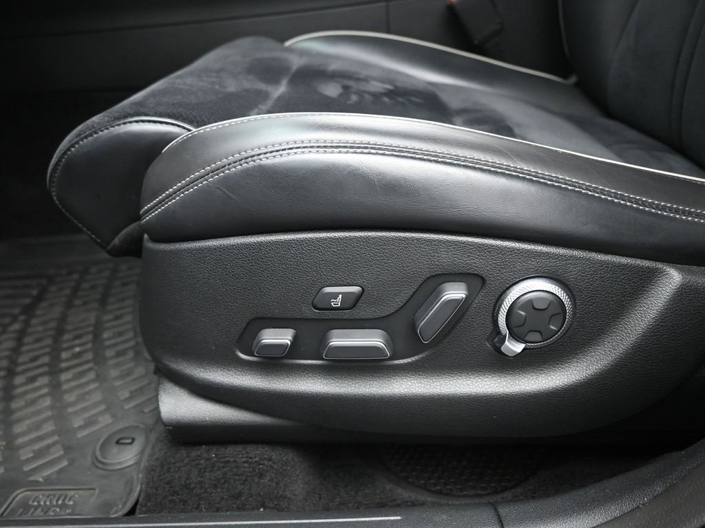 Used 2022 Genesis GV70 3.5T Sport w/ Sport Prestige Package image 10