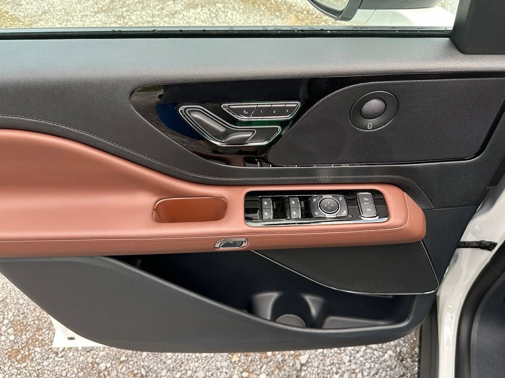 New 2026 Lincoln Aviator Reserve w/ Jet Appearance Package AWD/4WD image 19
