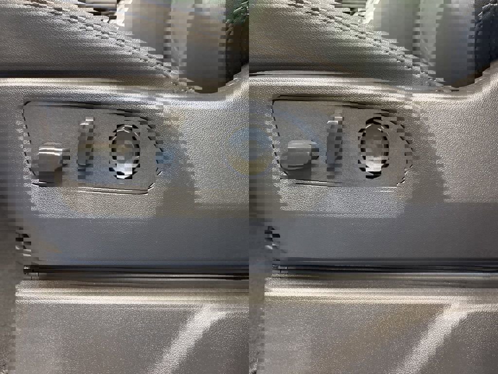 Used 2025 GMC Sierra 2500 SLT w/ SLT Premium Package image 29