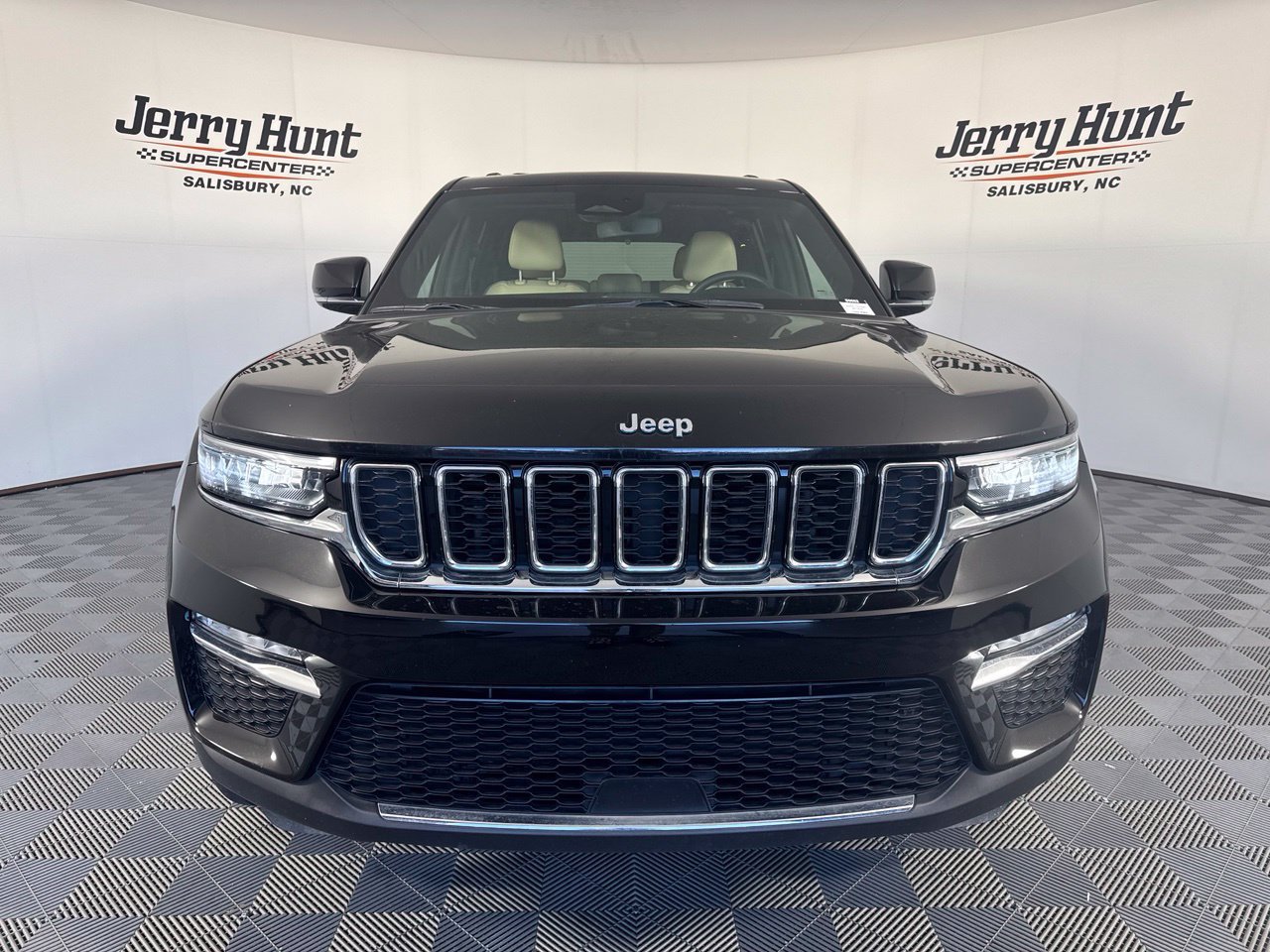 Used 2022 Jeep Grand Cherokee Limited 4xe w/ MOPAR Finishing Package AWD/4WD image 4