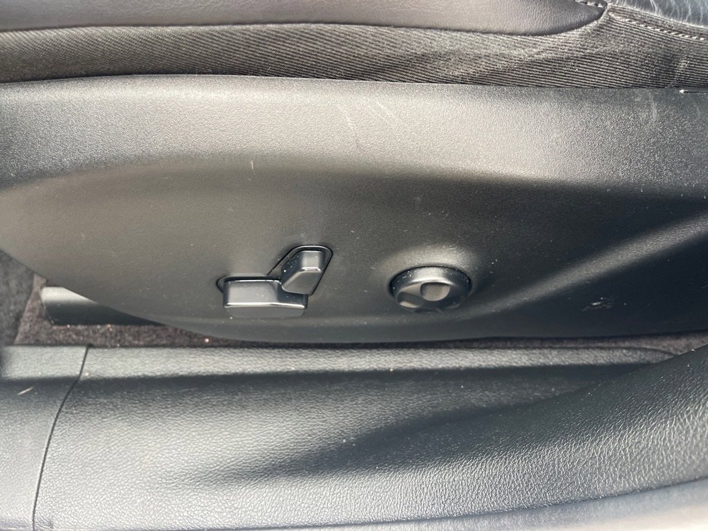 Used 2019 Jeep Cherokee Limited w/ Luxury Group image 9