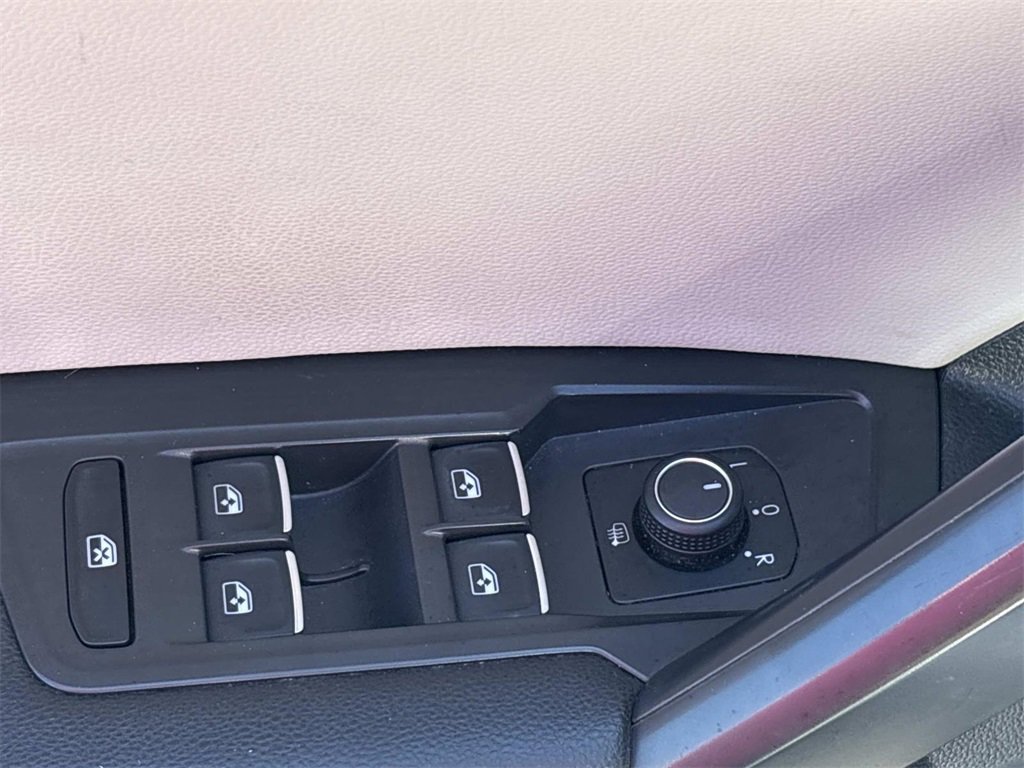 Used 2021 Volkswagen Tiguan SE R-Line image 12