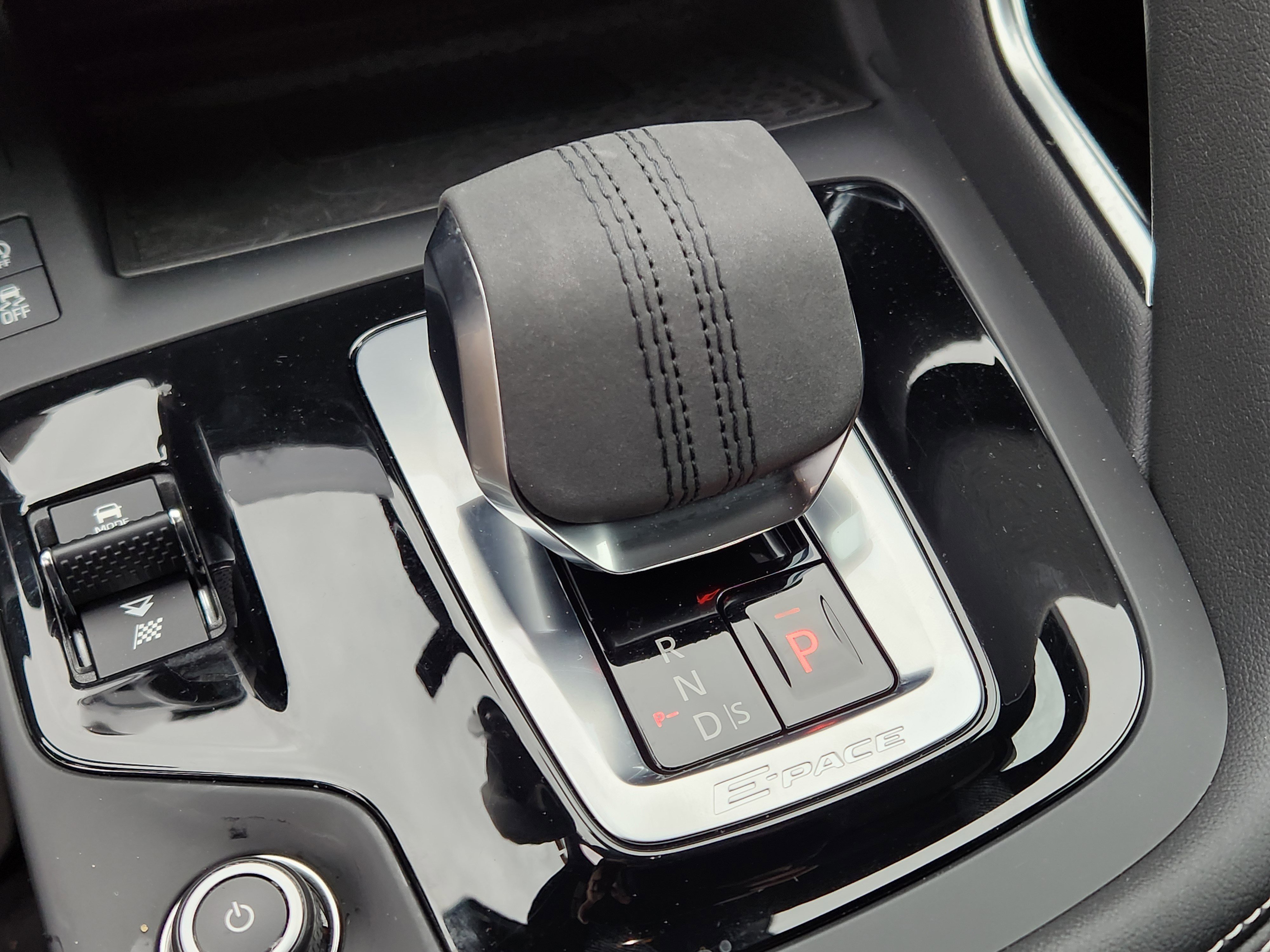 Certified 2024 Jaguar E-PACE R-Dynamic SE image 23