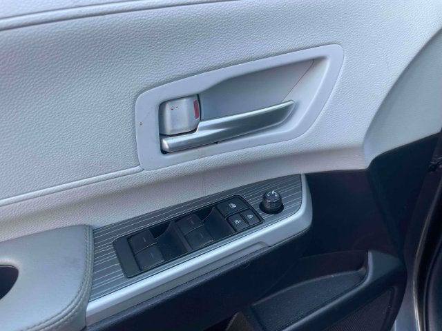 Certified 2025 Toyota Sienna XLE FWD image 18