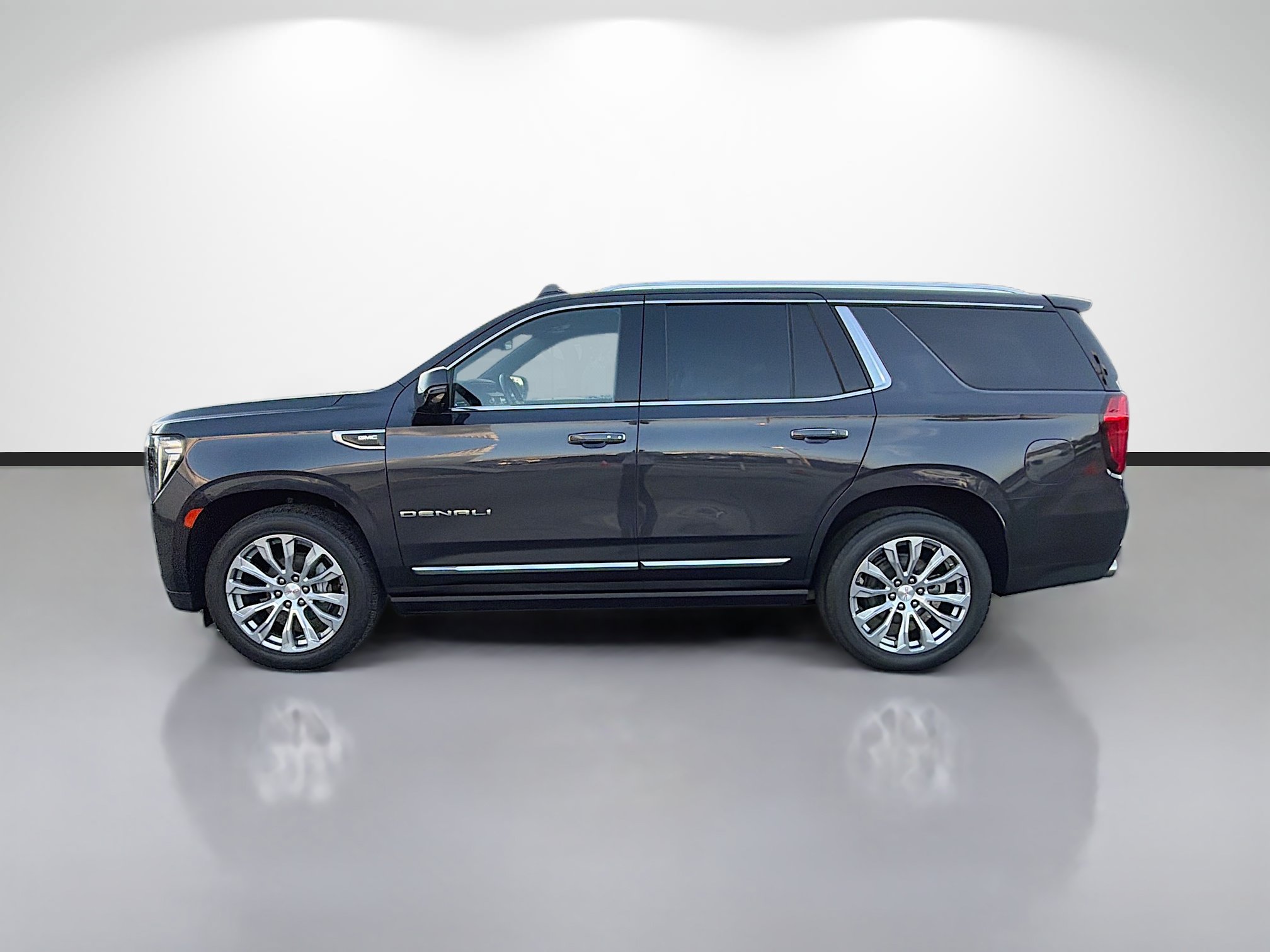 Used 2023 GMC Yukon Denali AWD/4WD image 2