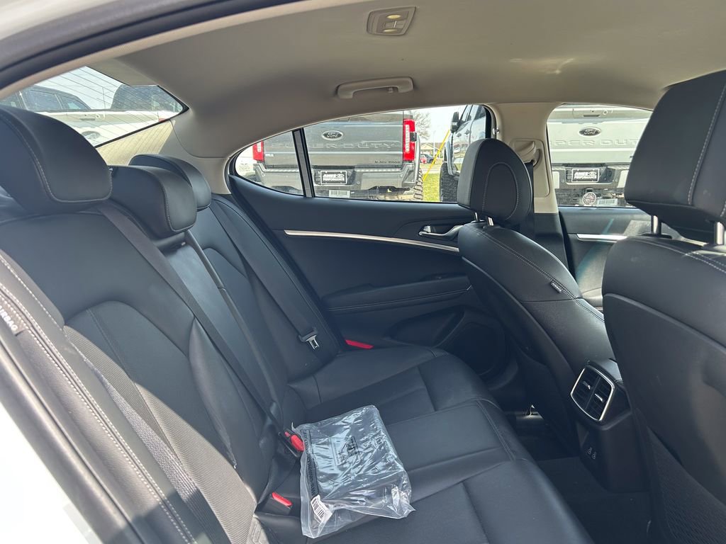 Used 2025 Genesis G70 2.5T image 16