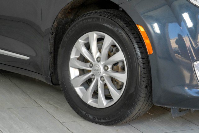 Used 2019 Chrysler Pacifica Touring-L FWD image 60