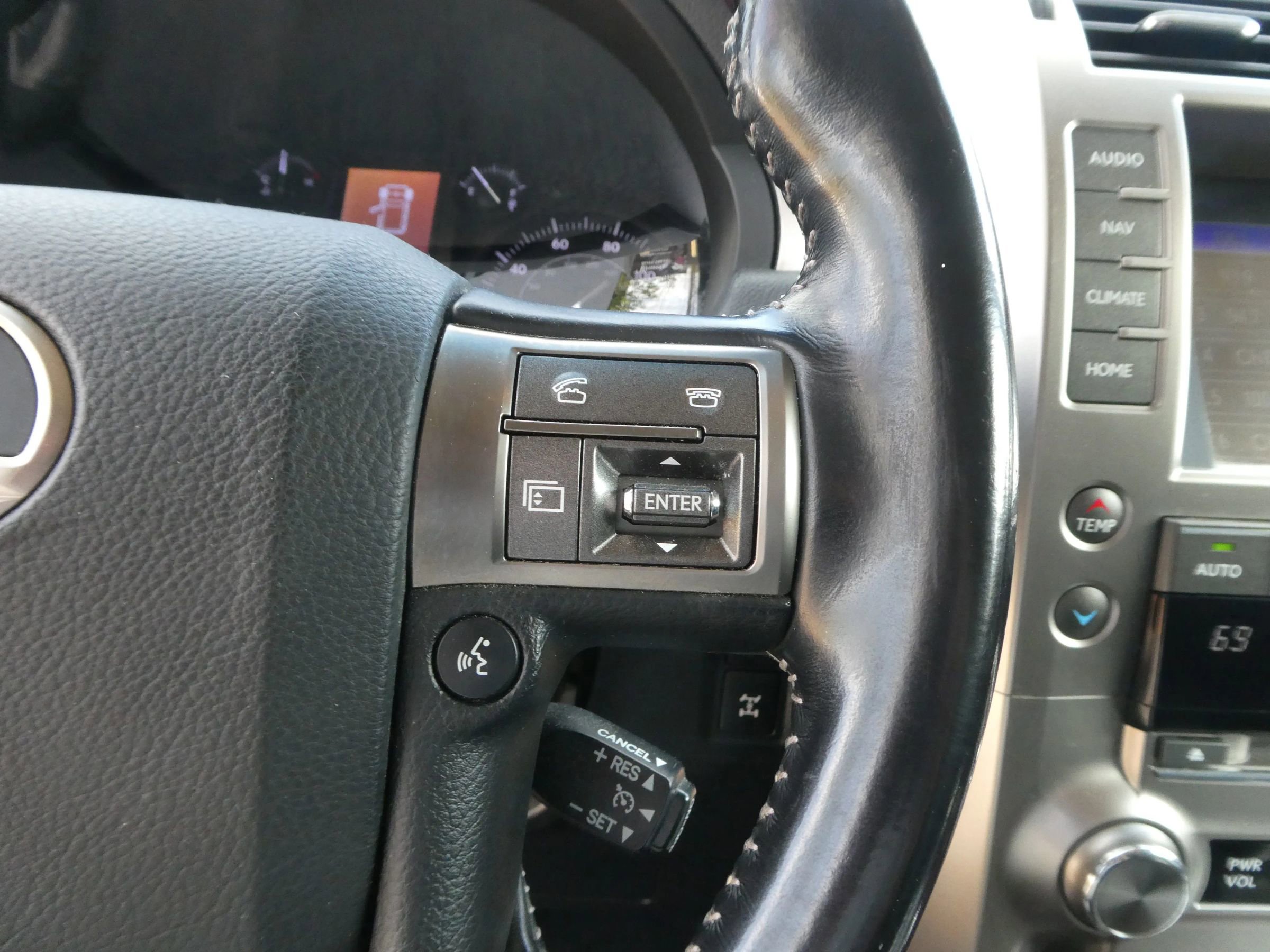 Used 2016 Lexus GX 460 w/ Premium Package image 21