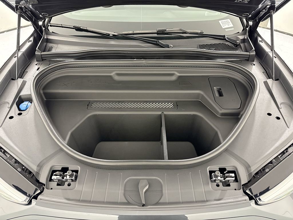 Used 2025 Audi Q6 e-tron Premium image 32