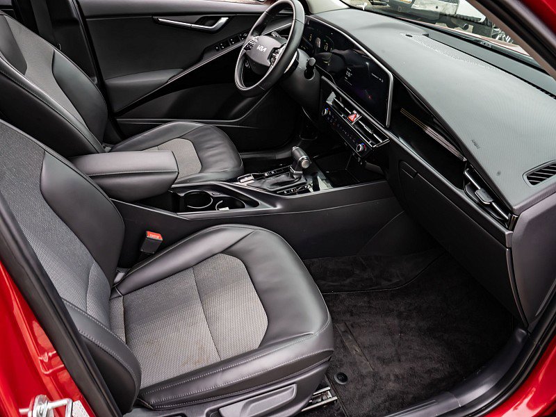 Used 2023 Kia Niro EX FWD image 19
