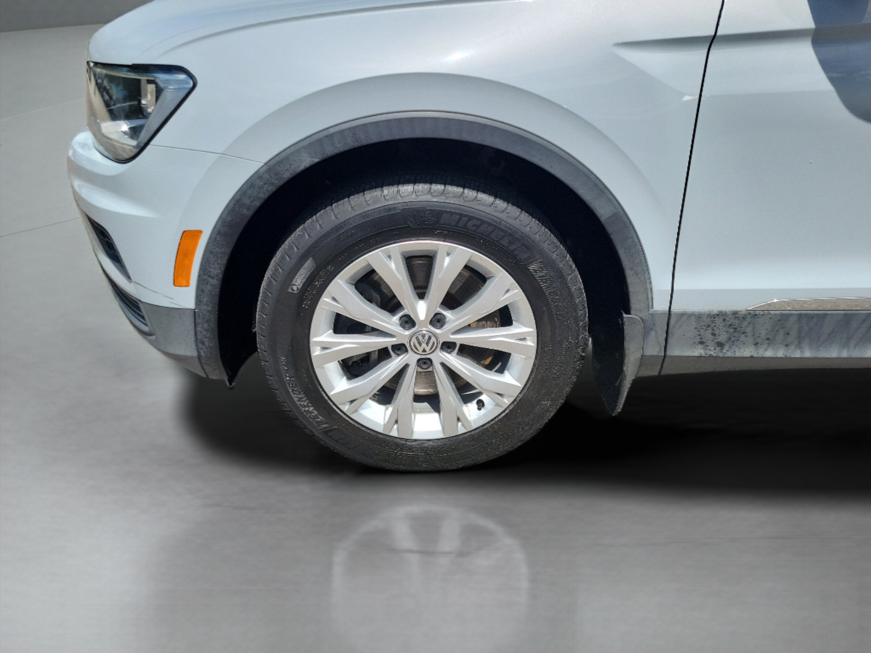 Used 2018 Volkswagen Tiguan SE w/ Panoramic Sunroof Package FWD image 30