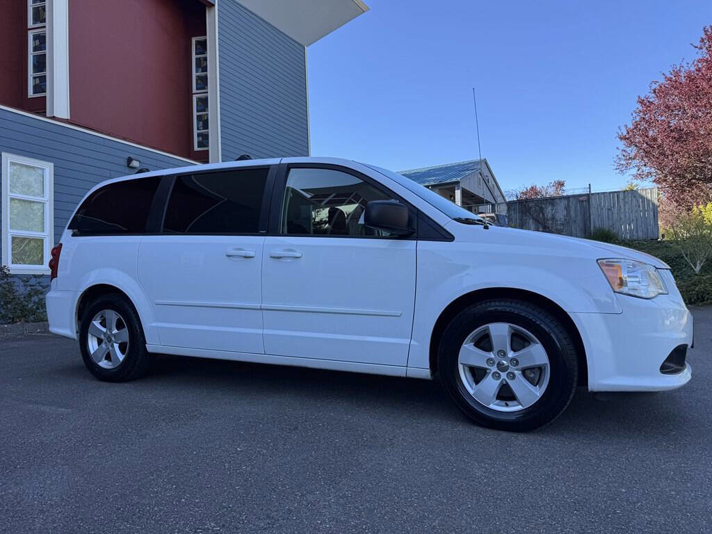 Used 2013 Dodge Grand Caravan SE FWD image 2