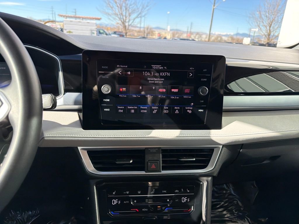 Certified 2025 Volkswagen Taos SE image 20