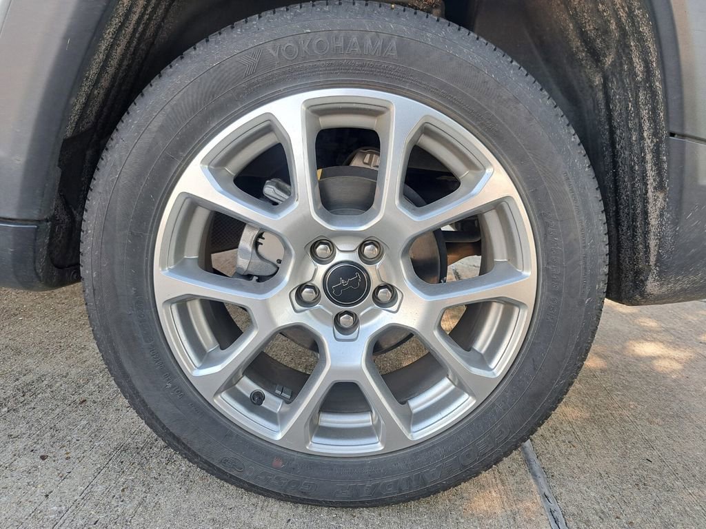 Used 2025 Jeep Compass Limited image 25