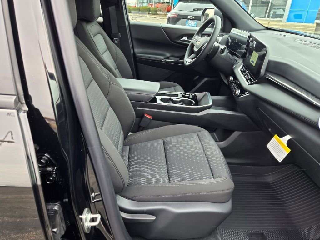 New 2026 Chevrolet Equinox LT w/ LPO, Floor Liner Package image 3